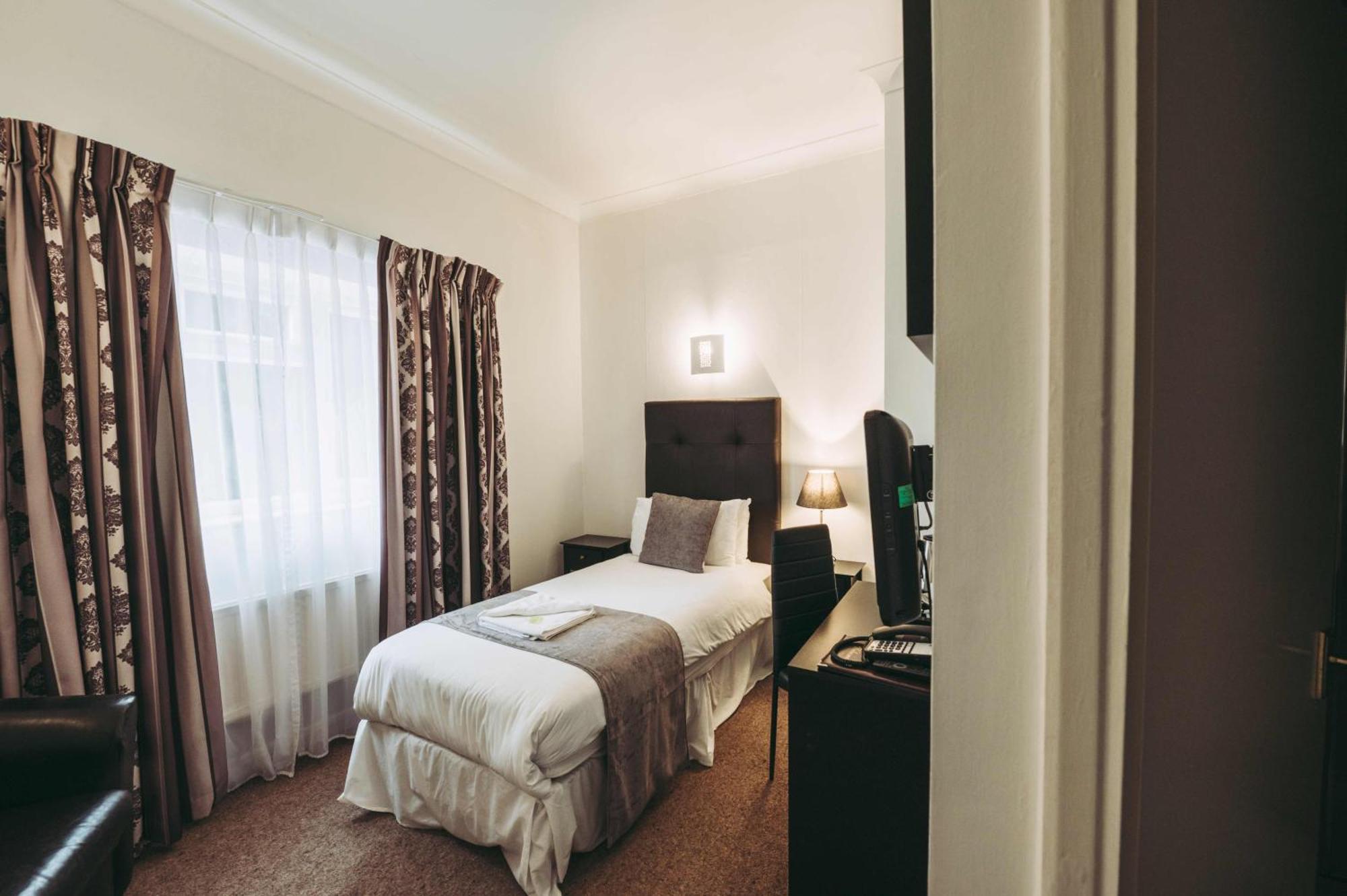 The Grange Hotel Brent Knoll Хайбридж Экстерьер фото